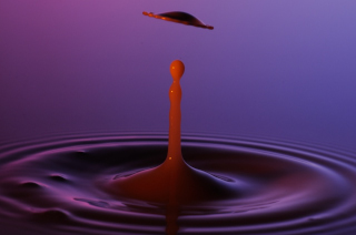 Tropfen in Wasser / Drops in water